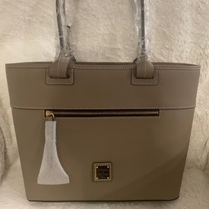 Dooney & Bourke Leather Zip Tote/ Purse NWT Light Taupe Color.